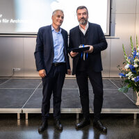 Amtschef Dr. Gruber zeichnet Prof. Nagler mit dem Bayerischen Staatspreis für Architektur aus. Amtschef Dr. Gruber zeichnet Prof. Nagler mit dem Bayerischen Staatspreis für Architektur aus.